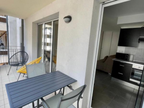 Moderne T2 avec Balcon & Garage à Aix-les-Bains - FR-1-555-110